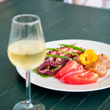 Guest house Casa De Sezim 4*